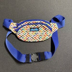 Kavu Spectator Belt Bag Fanny Pack, Rainbow Chevron, Gently Used